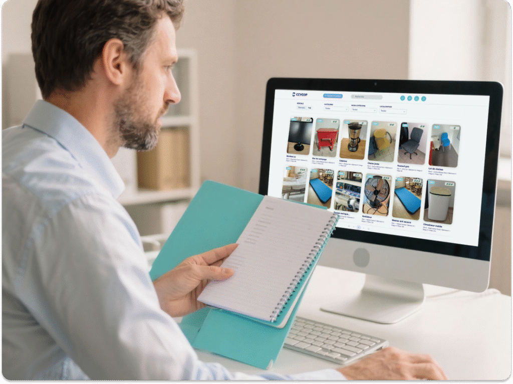 Professionnel consultant le catalogue de matériel réemployé sur la plateforme CEVEOP depuis son ordinateur